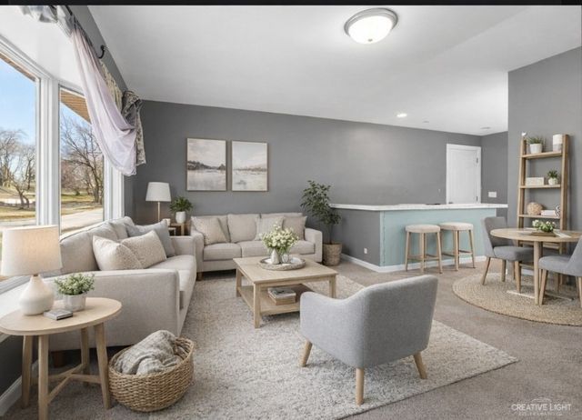 107 W Streamwood Boulevard, Streamwood, IL 60107