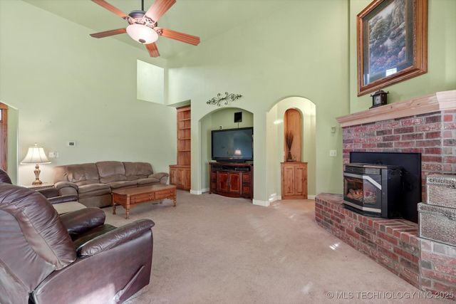 40040 N 3988 Road, Collinsville, OK 74021