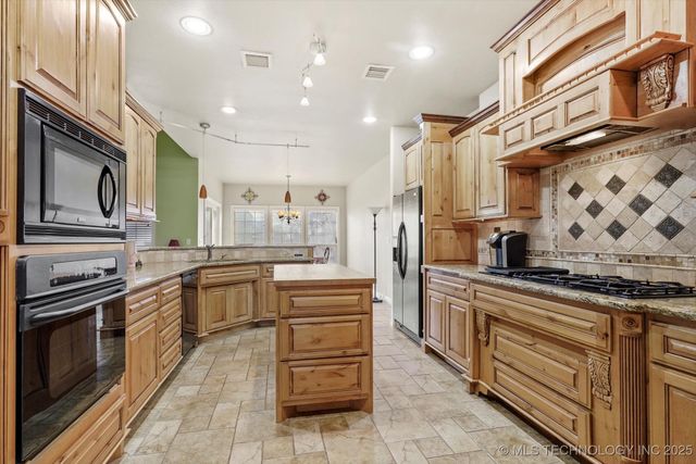 40040 N 3988 Road, Collinsville, OK 74021