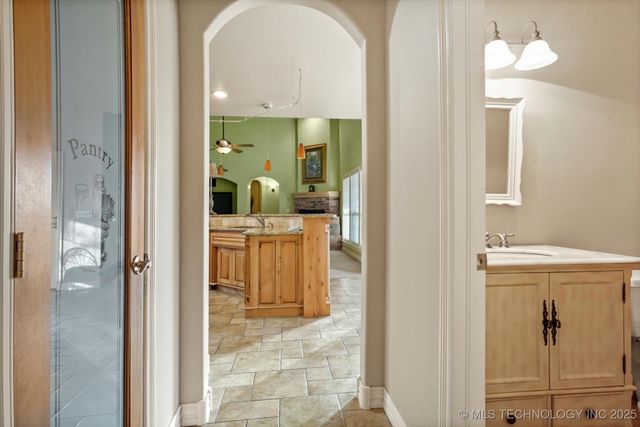 40040 N 3988 Road, Collinsville, OK 74021