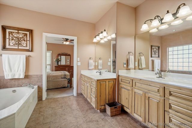 40040 N 3988 Road, Collinsville, OK 74021