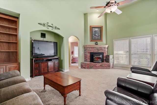 40040 N 3988 Road, Collinsville, OK 74021