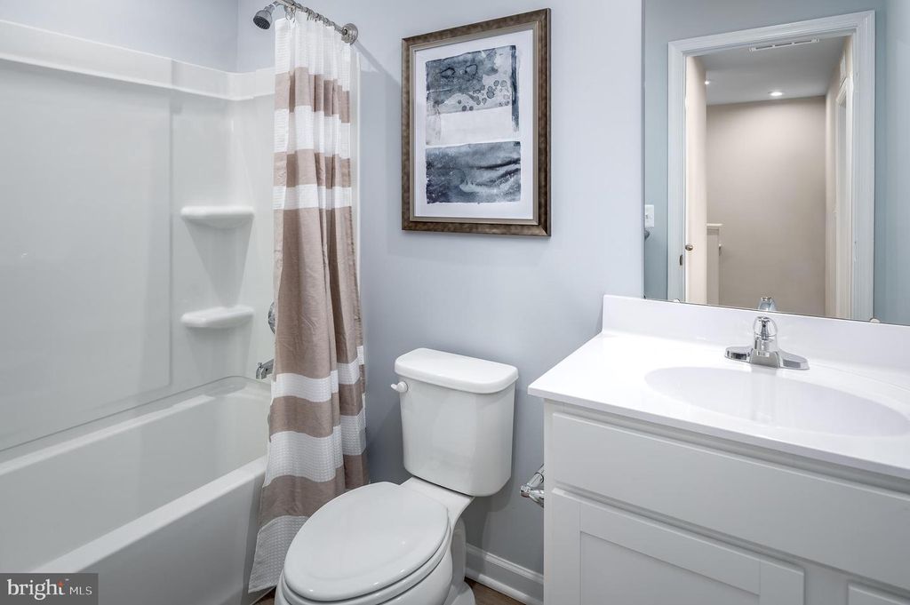 Image 12 of property listing at 1105 BRECKENRIDGE DR, Hagerstown, MD 21740