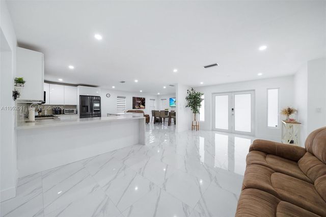 1310 SW 78th Ave, Miami, FL 33144