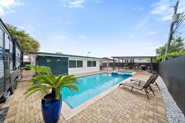 1310 SW 78th Ave, Miami, FL 33144