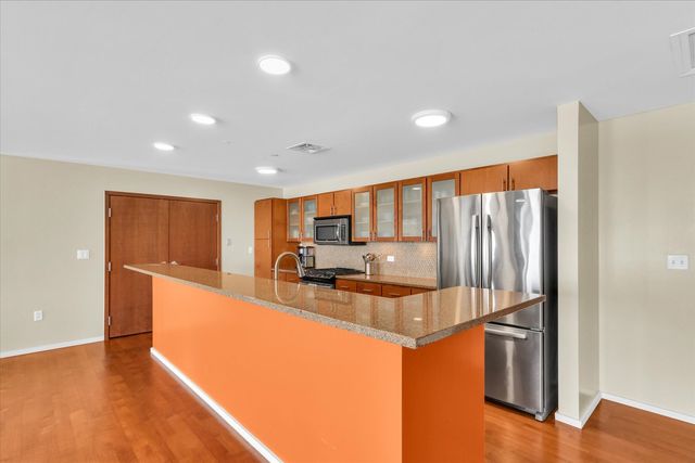 301 N Neil Street 608, Champaign, IL 61820