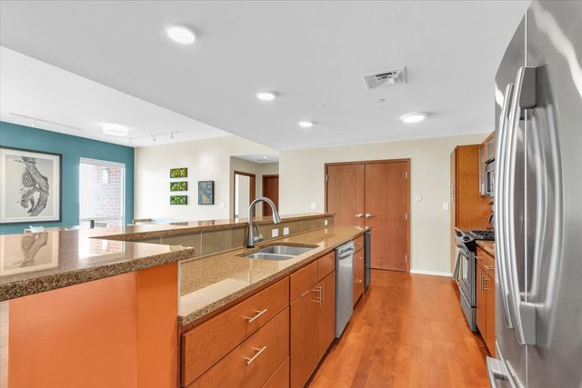 301 N Neil Street 608, Champaign, IL 61820