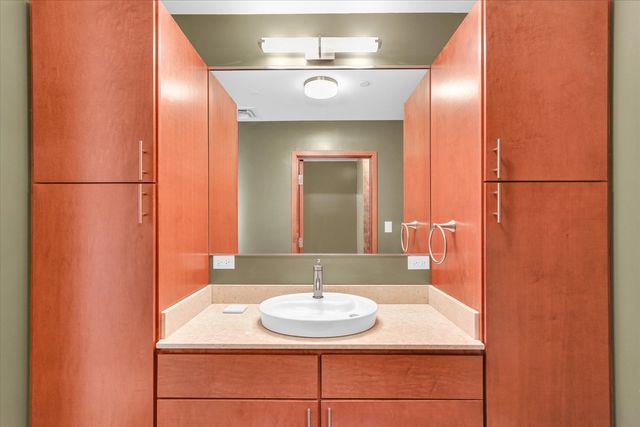 301 N Neil Street 608, Champaign, IL 61820