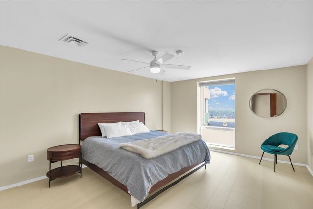 301 N Neil Street 608, Champaign, IL 61820