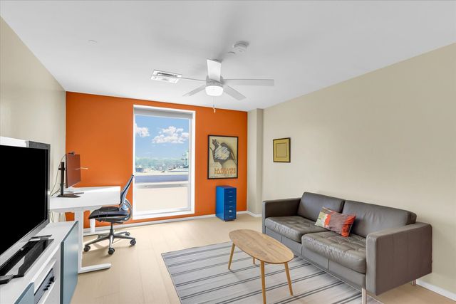 301 N Neil Street 608, Champaign, IL 61820