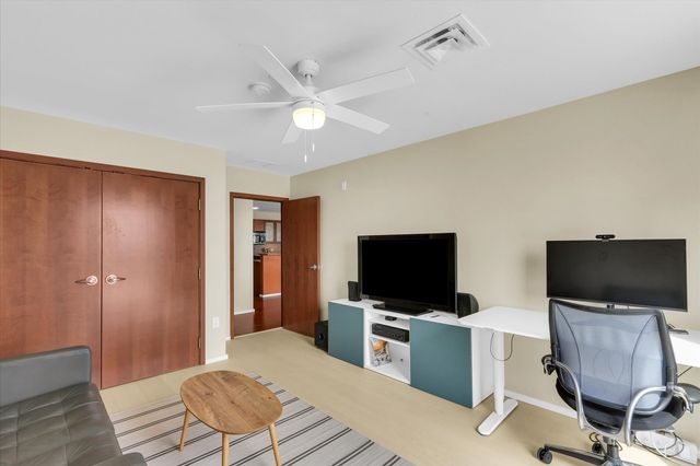 301 N Neil Street 608, Champaign, IL 61820