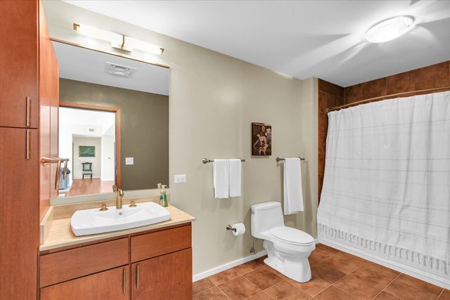 301 N Neil Street 608, Champaign, IL 61820