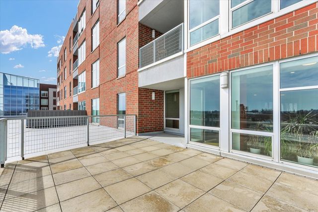 301 N Neil Street 608, Champaign, IL 61820