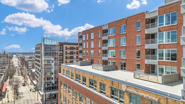 301 N Neil Street 608, Champaign, IL 61820