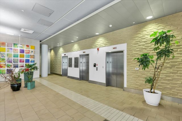 301 N Neil Street 608, Champaign, IL 61820