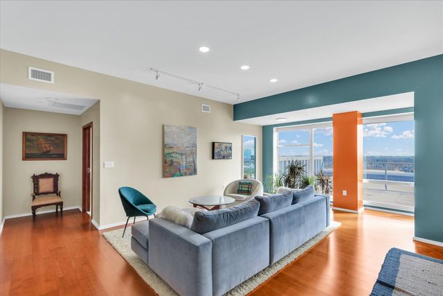 301 N Neil Street 608, Champaign, IL 61820