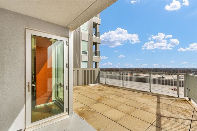 301 N Neil Street 608, Champaign, IL 61820