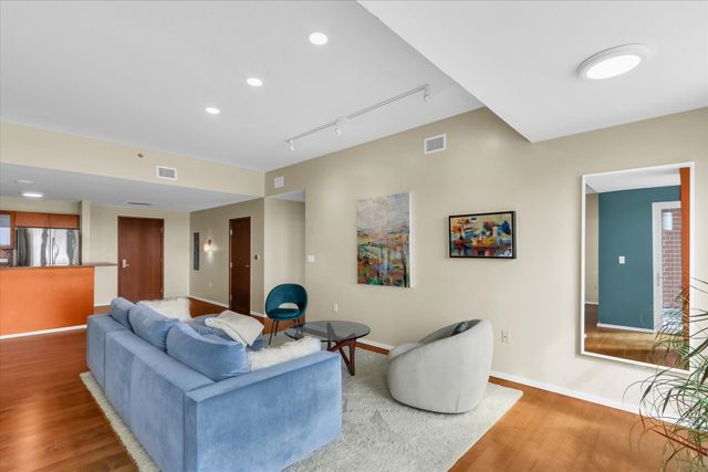 301 N Neil Street 608, Champaign, IL 61820