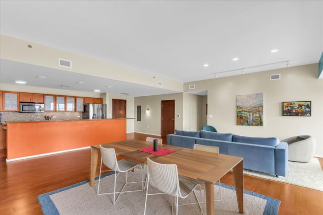 301 N Neil Street 608, Champaign, IL 61820