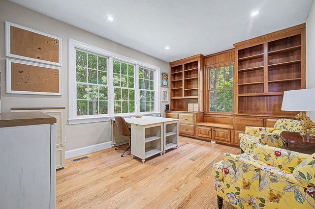 31 Tammer Ln, Hopkinton, MA 01748