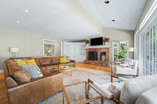 31 Tammer Ln, Hopkinton, MA 01748