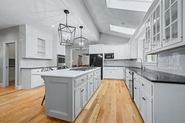 31 Tammer Ln, Hopkinton, MA 01748