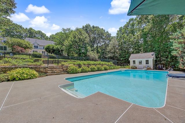 31 Tammer Ln, Hopkinton, MA 01748