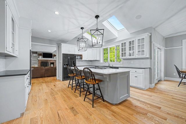 31 Tammer Ln, Hopkinton, MA 01748