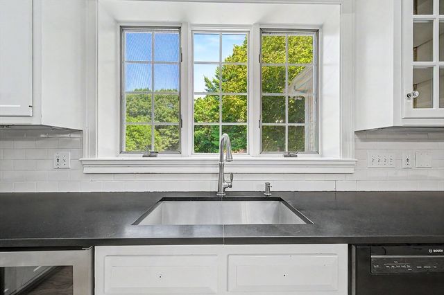 31 Tammer Ln, Hopkinton, MA 01748