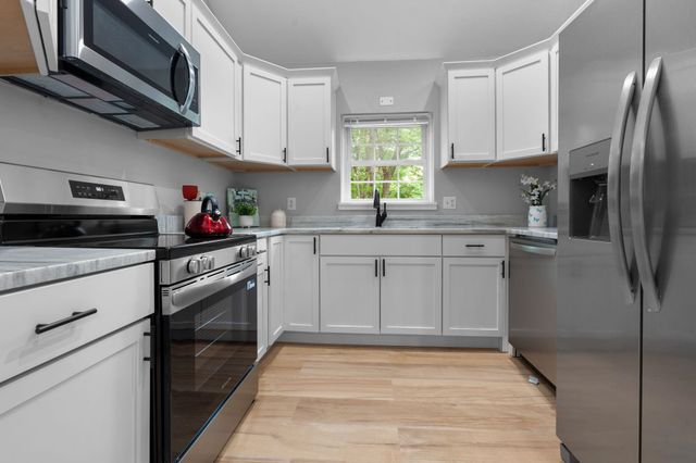 29 CUNNINGHAM Drive, Derry, NH 03038