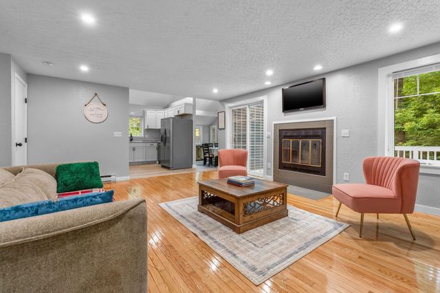 29 CUNNINGHAM Drive, Derry, NH 03038