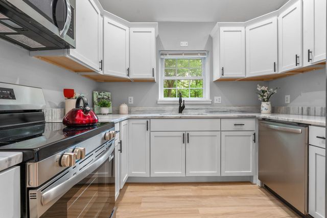 29 CUNNINGHAM Drive, Derry, NH 03038