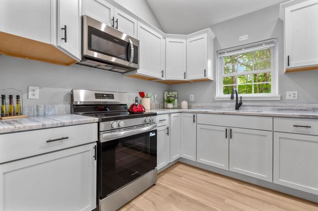 29 CUNNINGHAM Drive, Derry, NH 03038