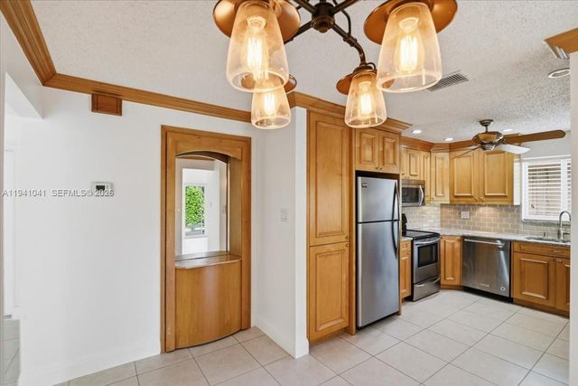 9349 NW 47th St, Sunrise, FL 33351