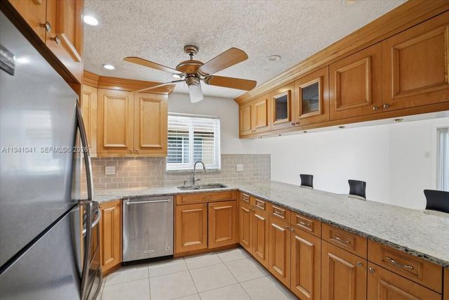 9349 NW 47th St, Sunrise, FL 33351