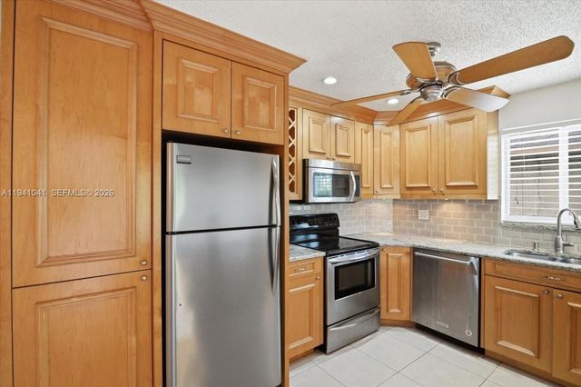 9349 NW 47th St, Sunrise, FL 33351