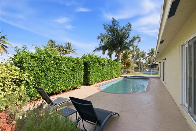 9349 NW 47th St, Sunrise, FL 33351