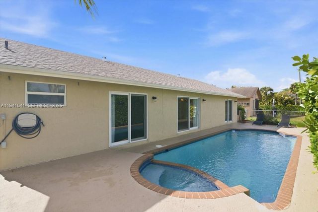 9349 NW 47th St, Sunrise, FL 33351