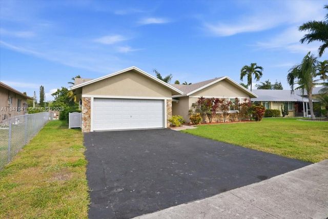 9349 NW 47th St, Sunrise, FL 33351