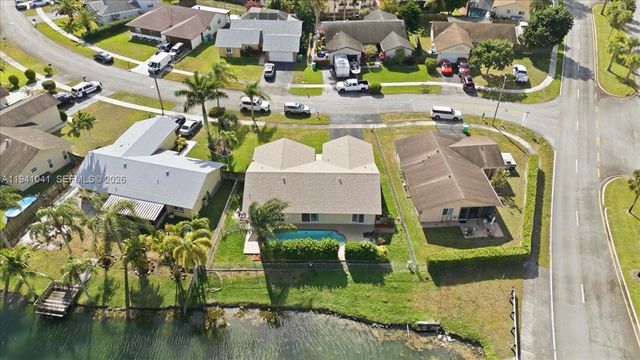 9349 NW 47th St, Sunrise, FL 33351