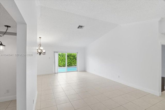 9349 NW 47th St, Sunrise, FL 33351