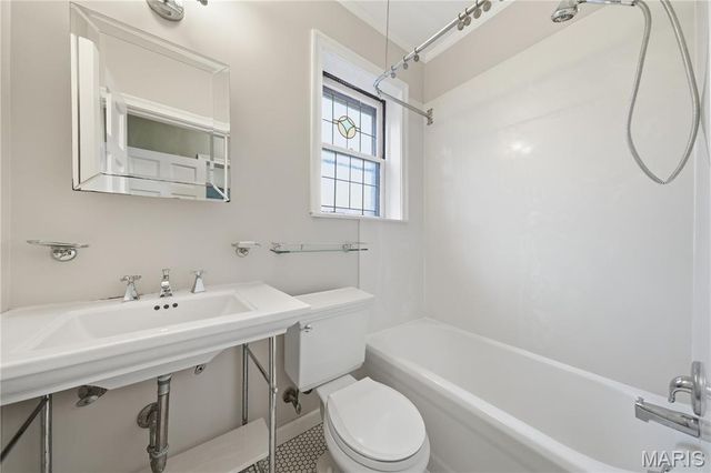 7529 Wellington Way 3, Clayton, MO 63105