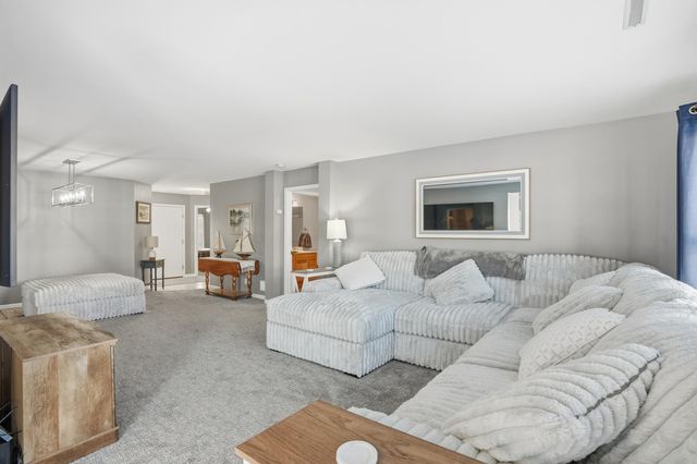 1496 Lakewood Lane, Schererville, IN 46375