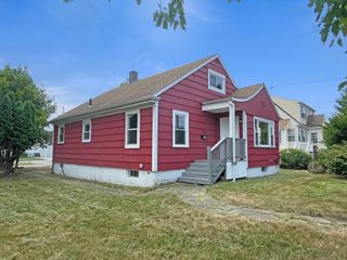 226 Tarkiln Hill Rd, New Bedford, MA 02745