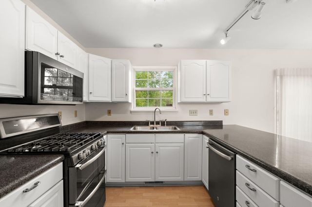 187 Fieldstone Drive, Chesterton, IN 46304