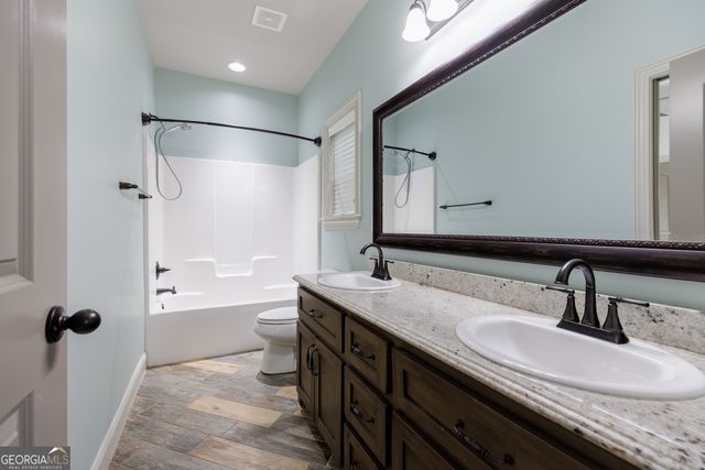 5109 Village Way, Hahira, GA 31632