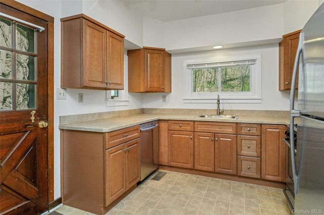 147 Stoneleigh Avenue, Carmel, NY 10512