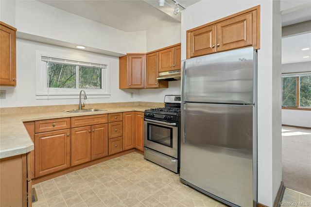 147 Stoneleigh Avenue, Carmel, NY 10512