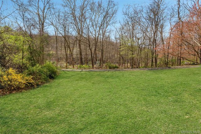 147 Stoneleigh Avenue, Carmel, NY 10512