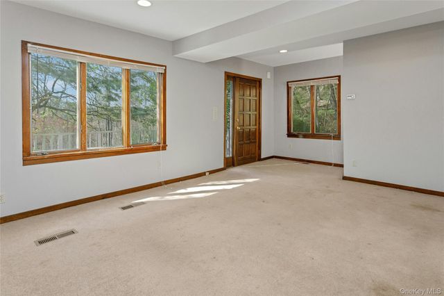 147 Stoneleigh Avenue, Carmel, NY 10512